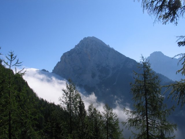 vrhovisozasijalinadmeglo.jpg