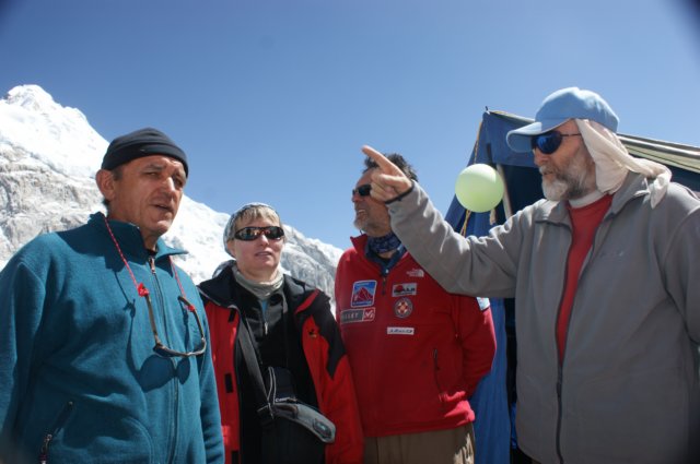 stipeboimagdavodjahrvakeenskeodpravenaeverest2009darkobeljakinhamoiiizskopjalaneverest1979.jpg